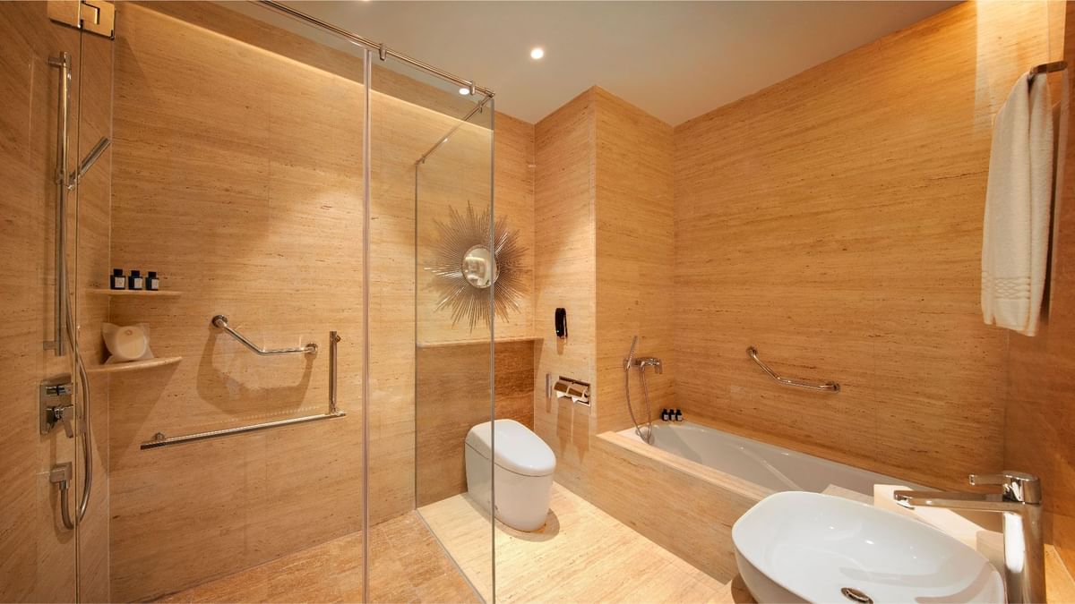 Bathroom with a toilet and towels in Deluxe King at Sunway Hotel Big Box