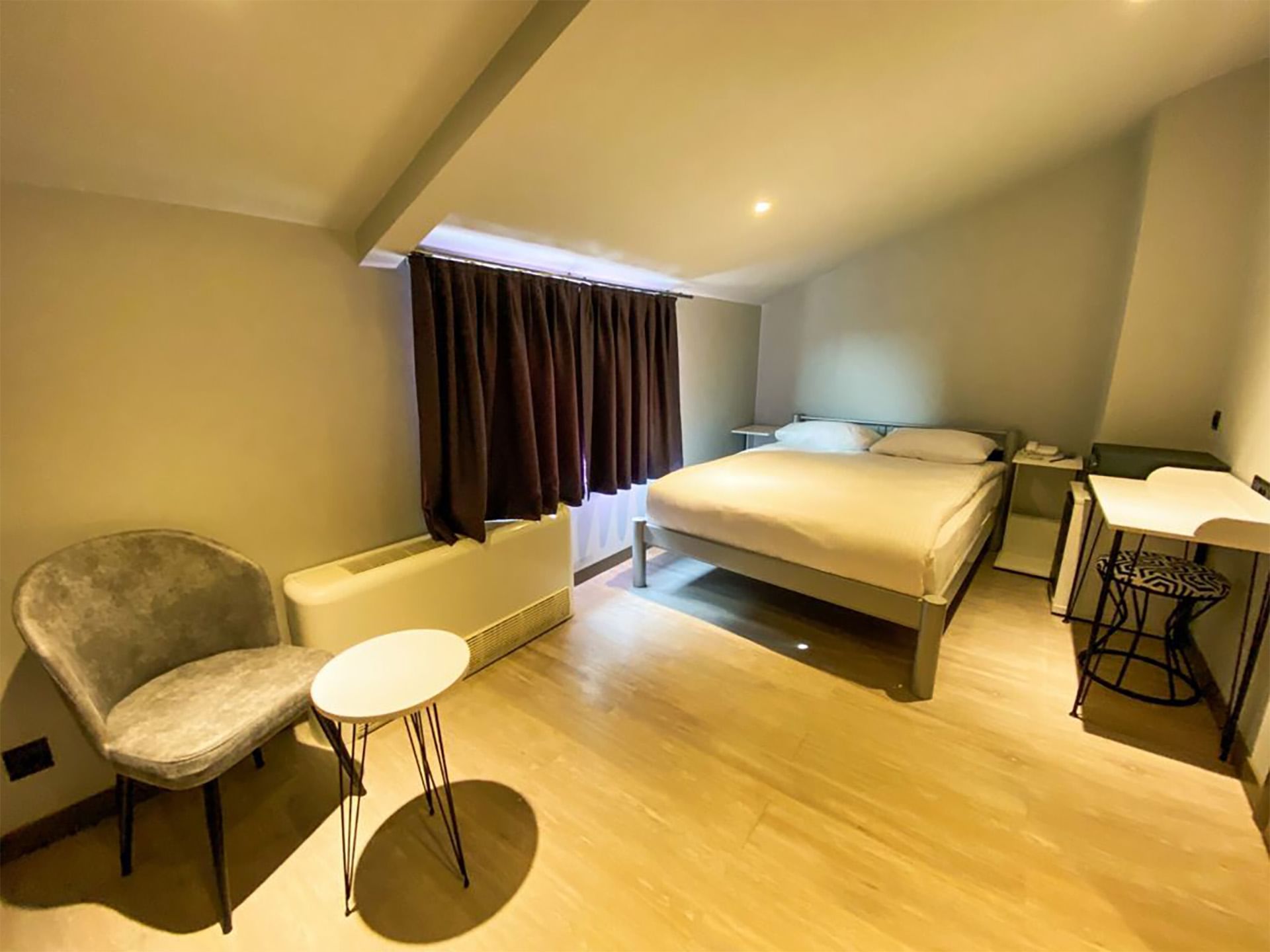 Deluxe Double room with a cozy bed at Eresin Hotels Express