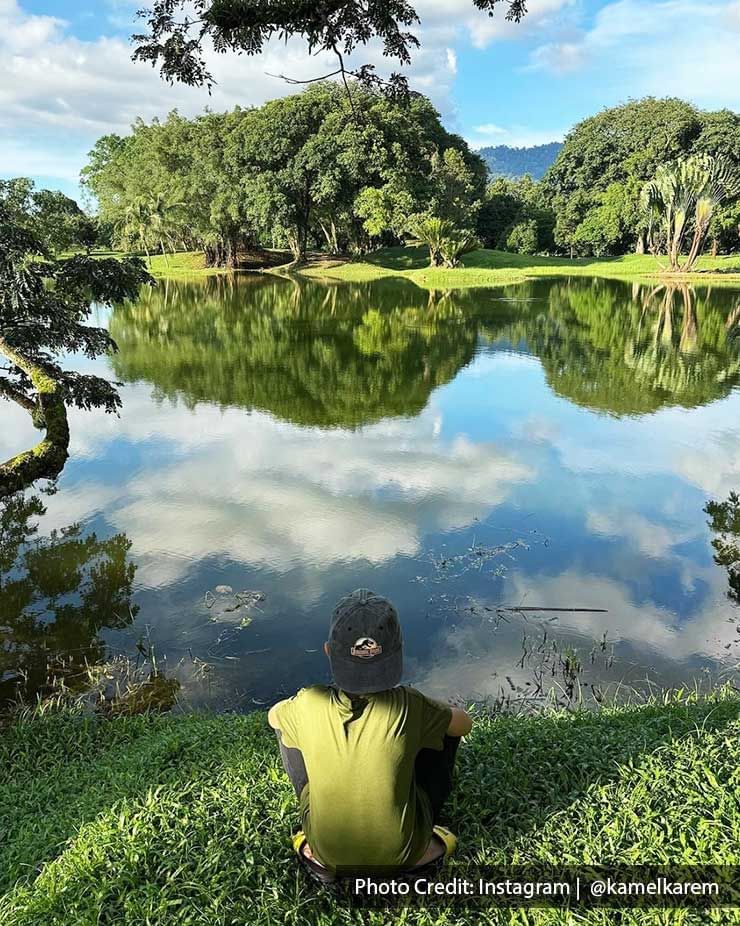 A man was sitting on the glass floor and watching the lake at Taiping Lake Gardens - Lexis Suites Penang