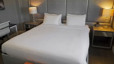 deluxe room bed