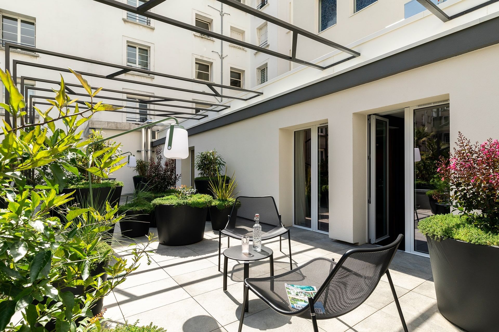 Table à manger en extérieur, Suite Junior à l'Oceania Le Conti Brest