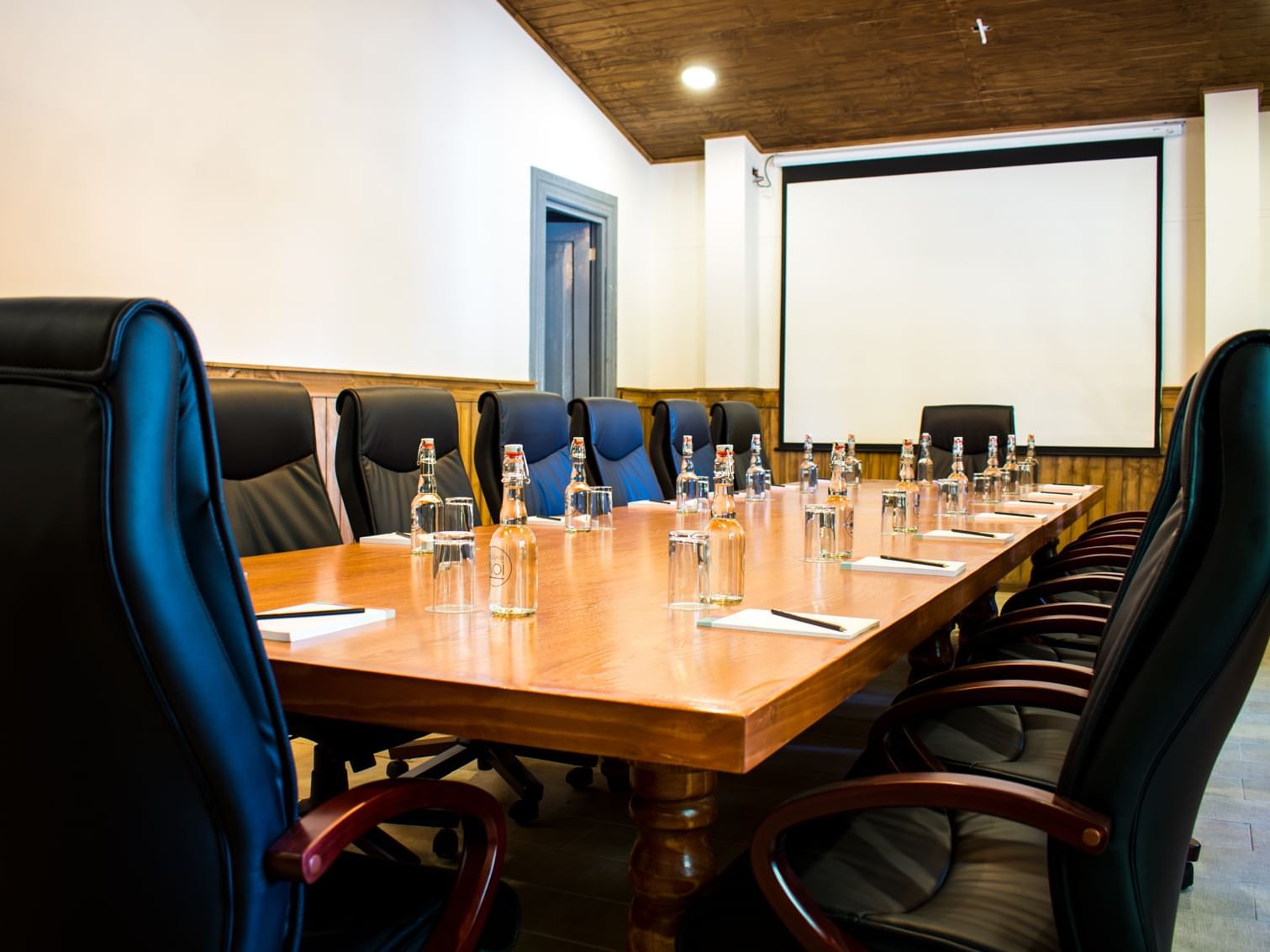 Meeting room with seats for 28 people at NOI Blend Colchagua