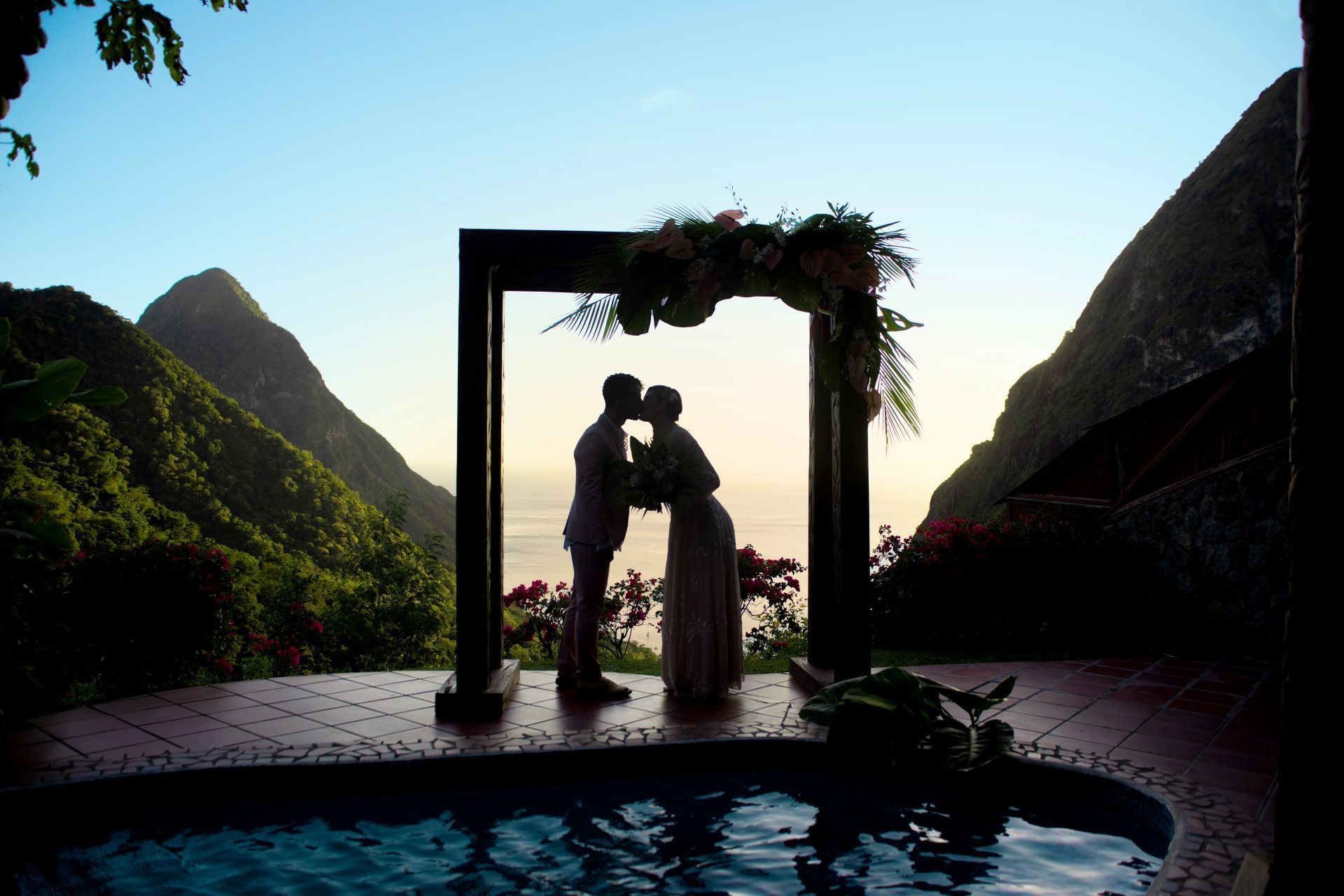 LADERA_WEDDING_CARVED_ARCH_WIDE_SUNSET
