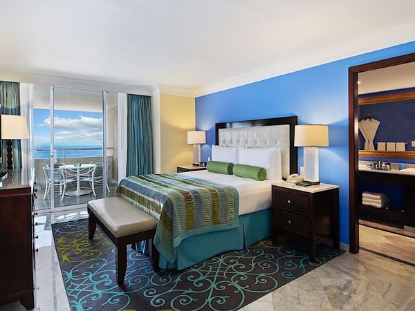 Perla Ocean View Penthouse Room with one bed at Mundo Imperial