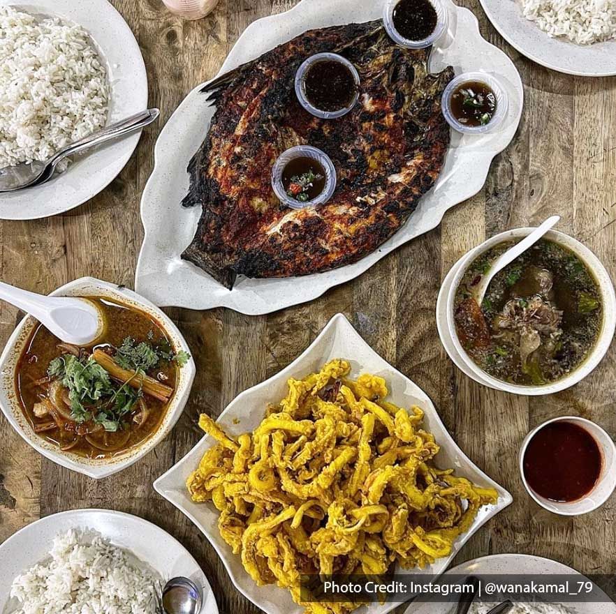 a layout of main dishes with rice on a table