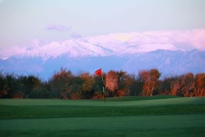 Titanic Golf Club snowed mountains