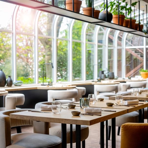 Disposition de la table à manger à l'Iris de l'Hôtel Brussels