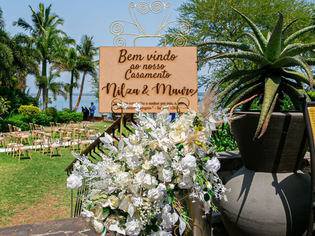 Wedding ceremony arranged outdoors at Cardoso Hotel