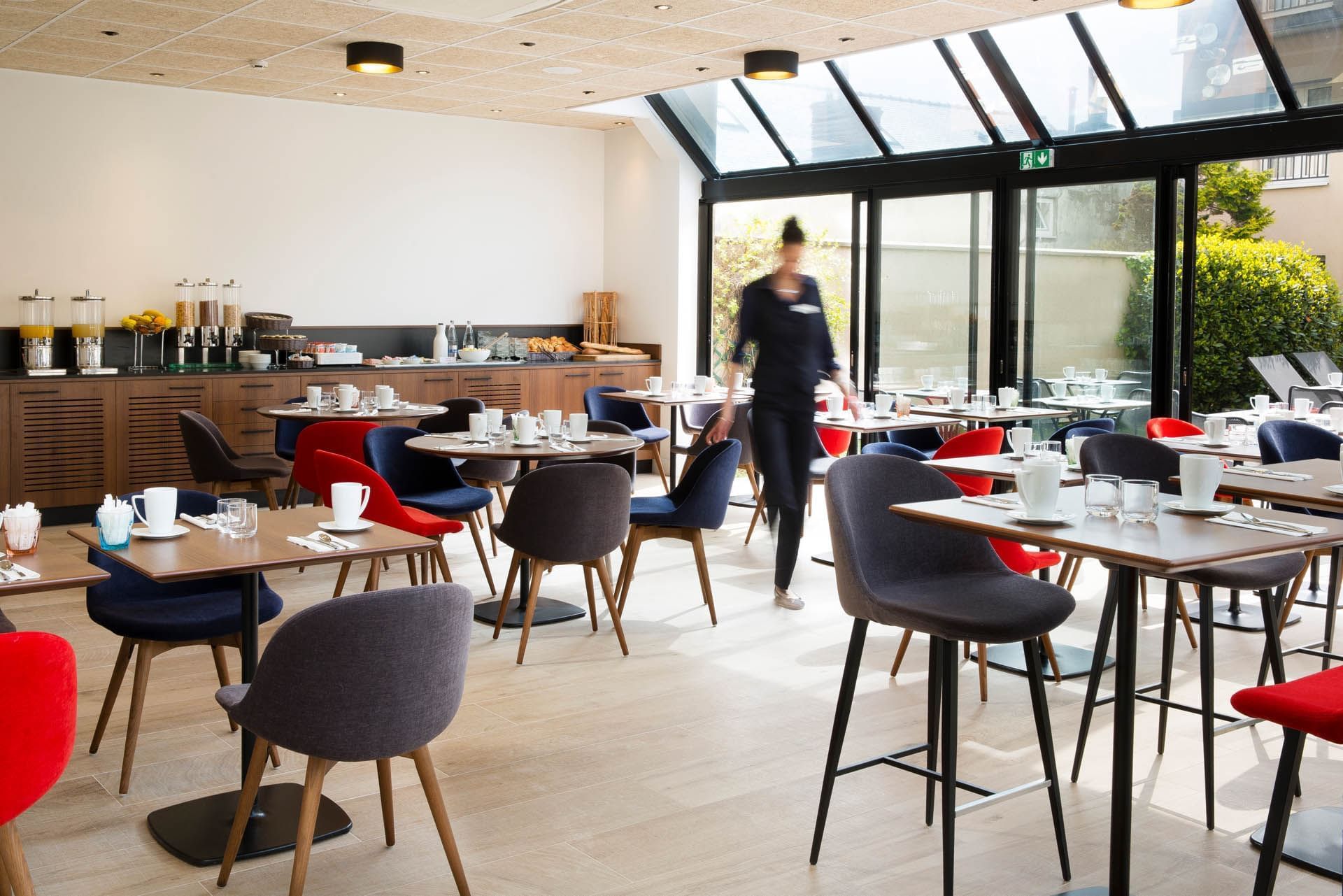 Dining tables in Breakfast Room at Escale Oceania Saint-Malo