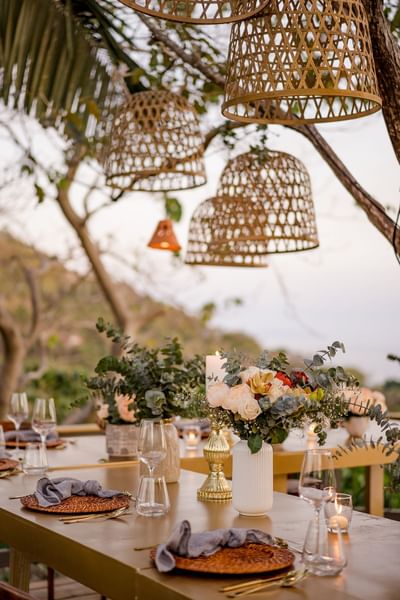 A floral table setup outdoors at Punta Islita Hotel