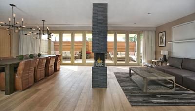 Modern living room in Ambassador suite, J House Greenwich
