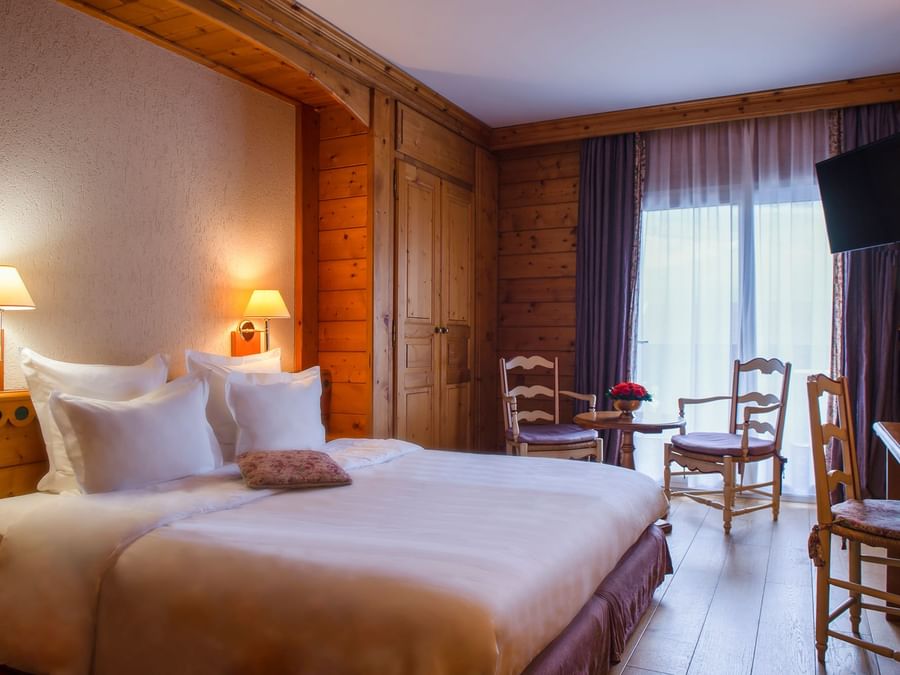 Interior of the Superior Room at Chalet-Hotel La Marmotte