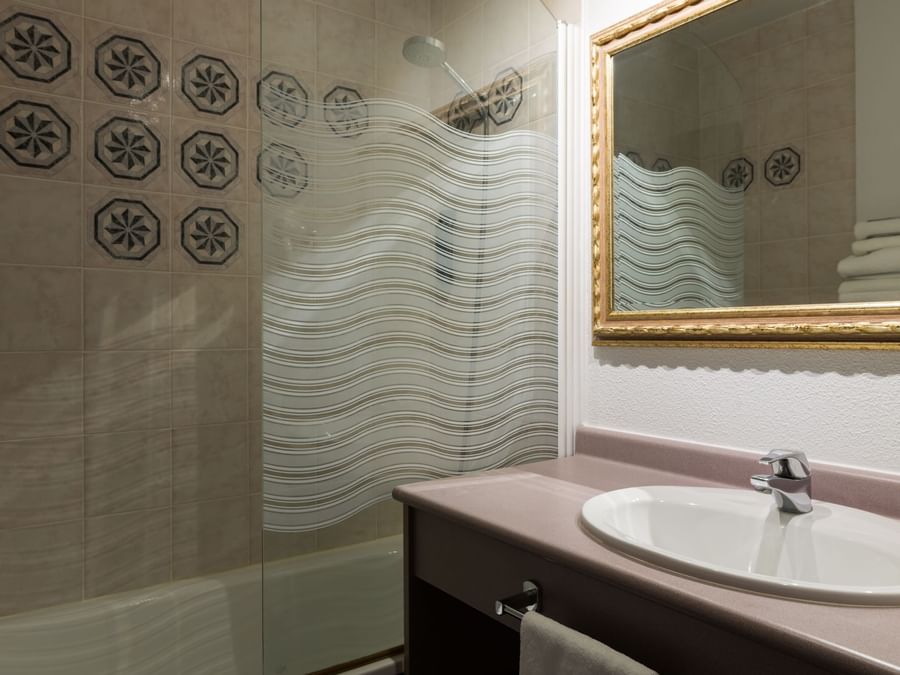 Bathroom vanity in bedrooms at Hotel Alteora
