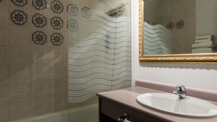 Bathroom vanity in bedrooms at Hotel Alteora
