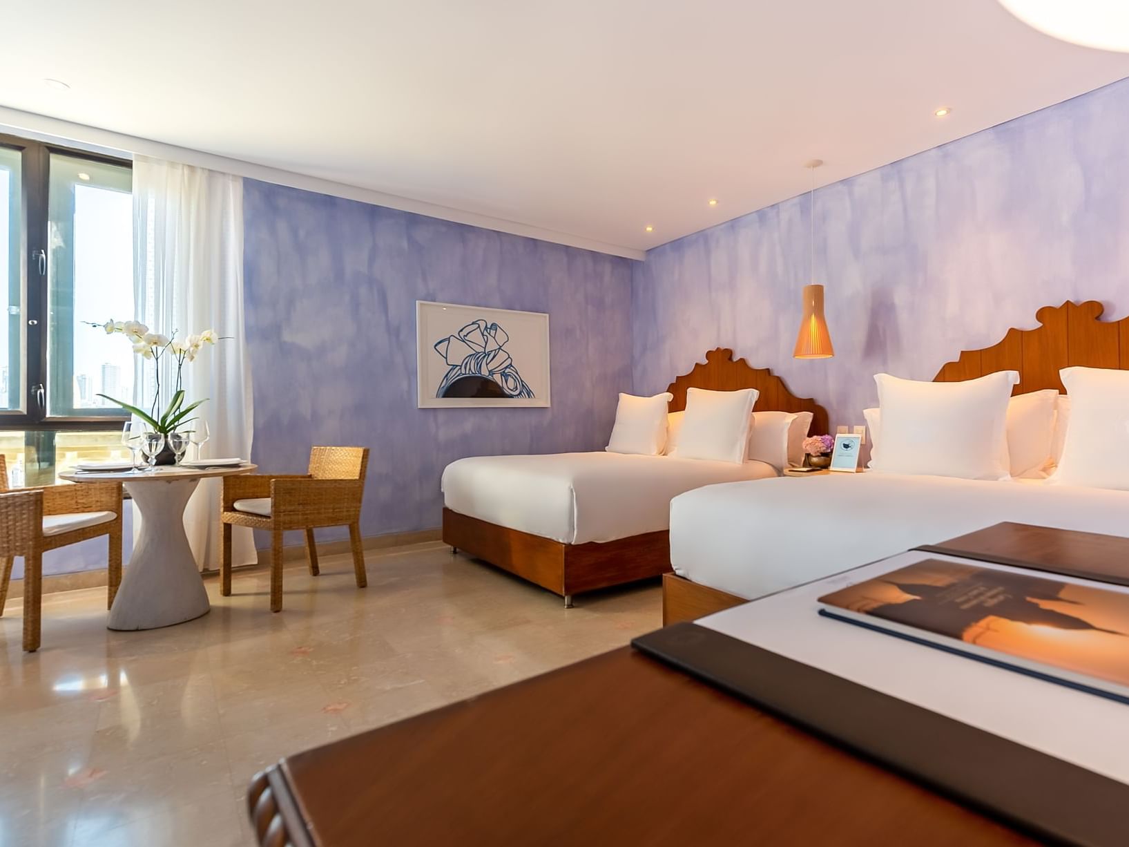 Charleston Santa Teresa Superior Twin room with two beds and view to the city.