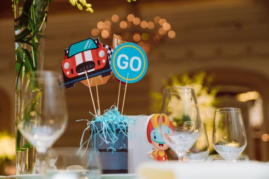 Colorful table decorations with a race car and a 