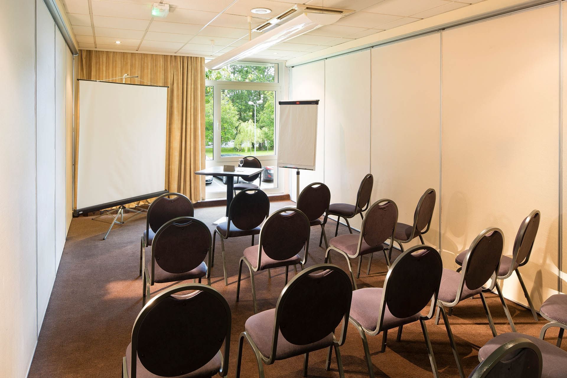 Configuration théâtre dans une salle de réunion, Escale Oceania Brest Aeroport