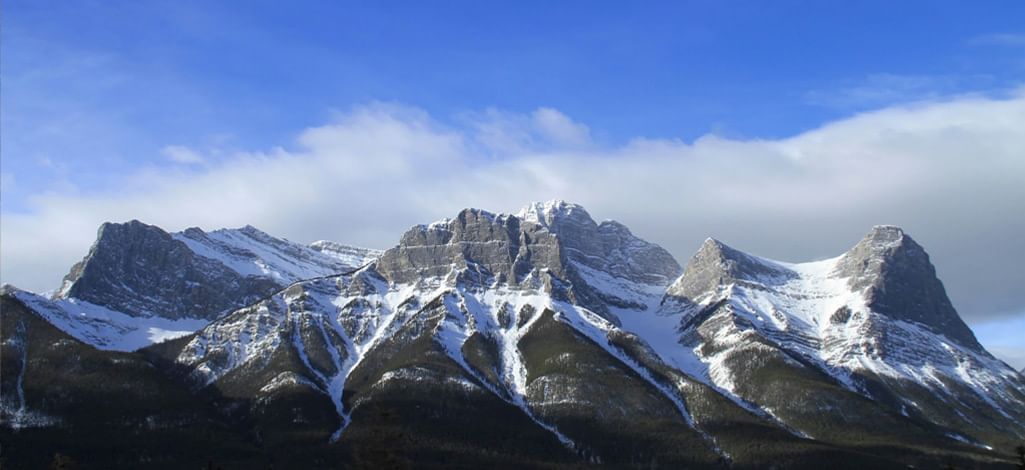 An aerial view of the mountains on a Canmore helicopter tour.