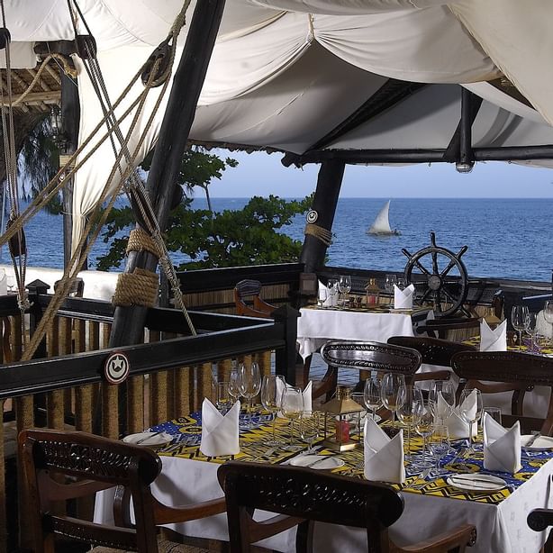 Bars and cocktail lounges at Serena Beach Resort & Spa