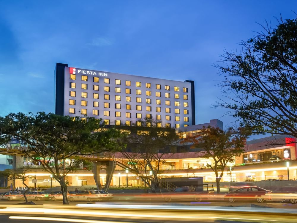 Exterior street view of Fiesta Inn Tuxtla Fashion Mall