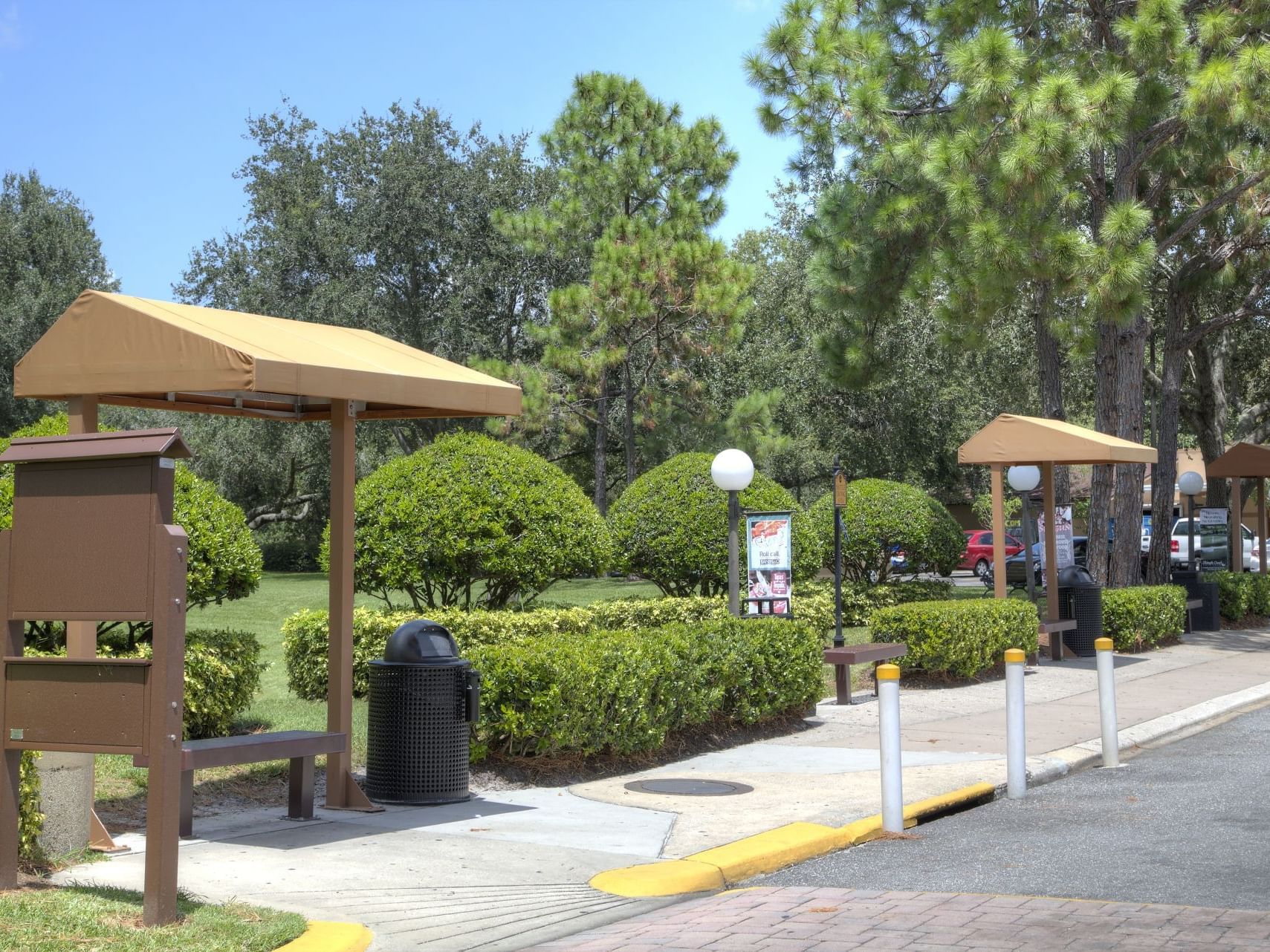 Walking path in the garden at Rosen Inn Lake Buena Vista