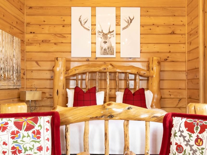 retro suites king executive bed in log cabin