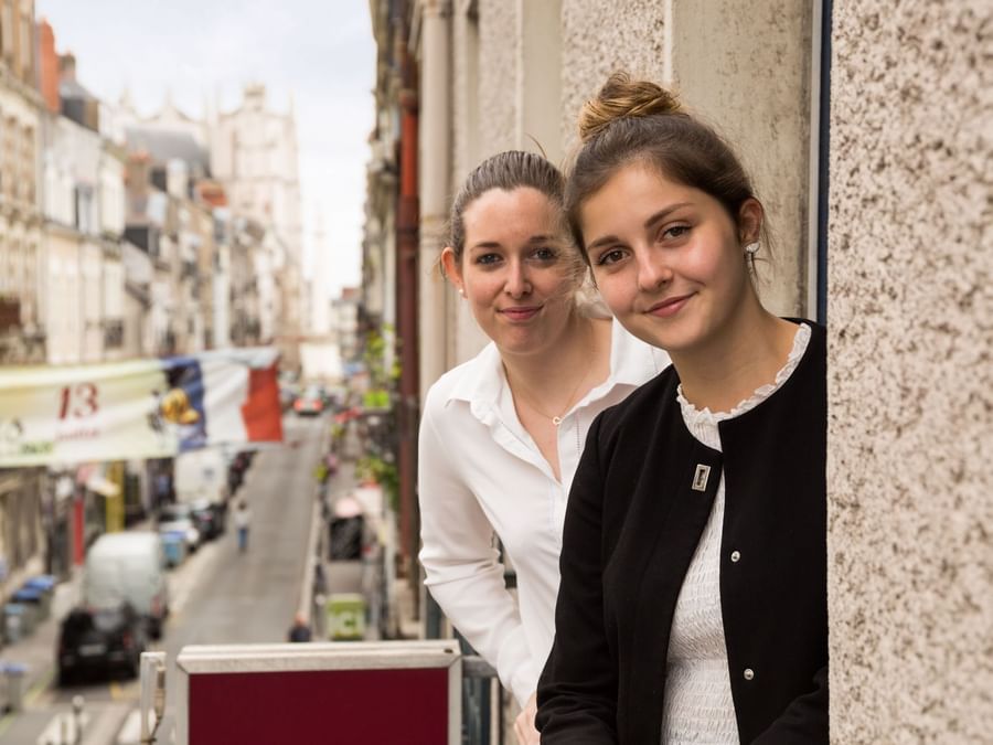 An image of two girls at Hotel du Grand Monarque