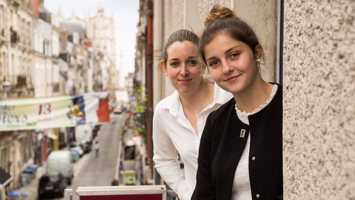 An image of two girls at Hotel du Grand Monarque