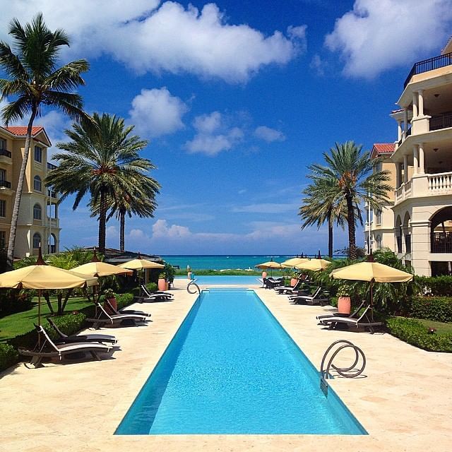 Mini pool with sunbeds at The Somerset on Grace Bay