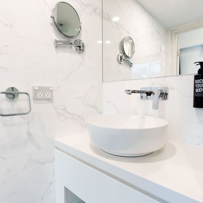 ibis world square bathroom shower and all facilities
