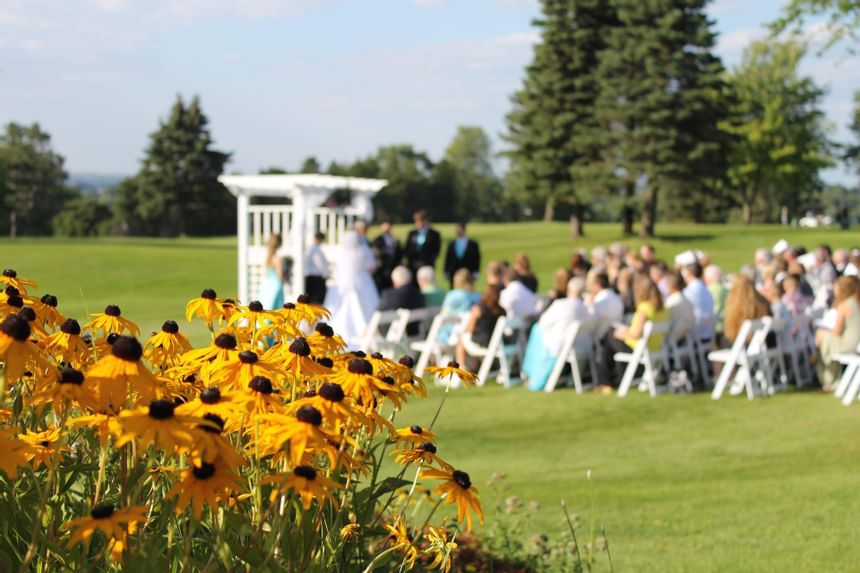Wedding ceremony in Terrace on the Green at Evergreen Resort 