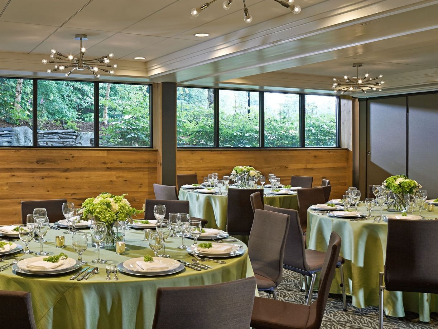 Summit Room arranged for a wedding at Topnotch Stowe Resort