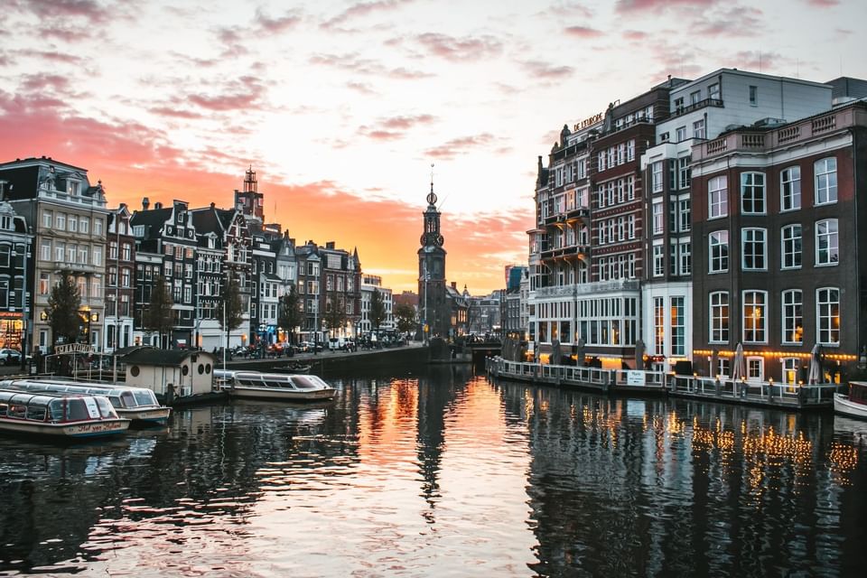 Landscape view of Amsterdam canals near Amadeus City Hotel
