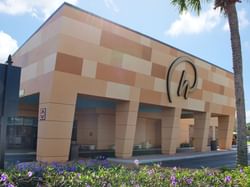 Exterior view of hotel & motor lobby at Rosen Inn International