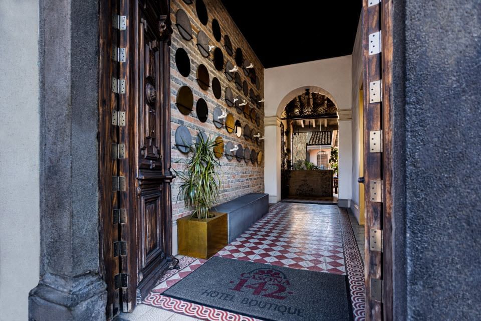 Entrance view of Casona near Curamoria Collection