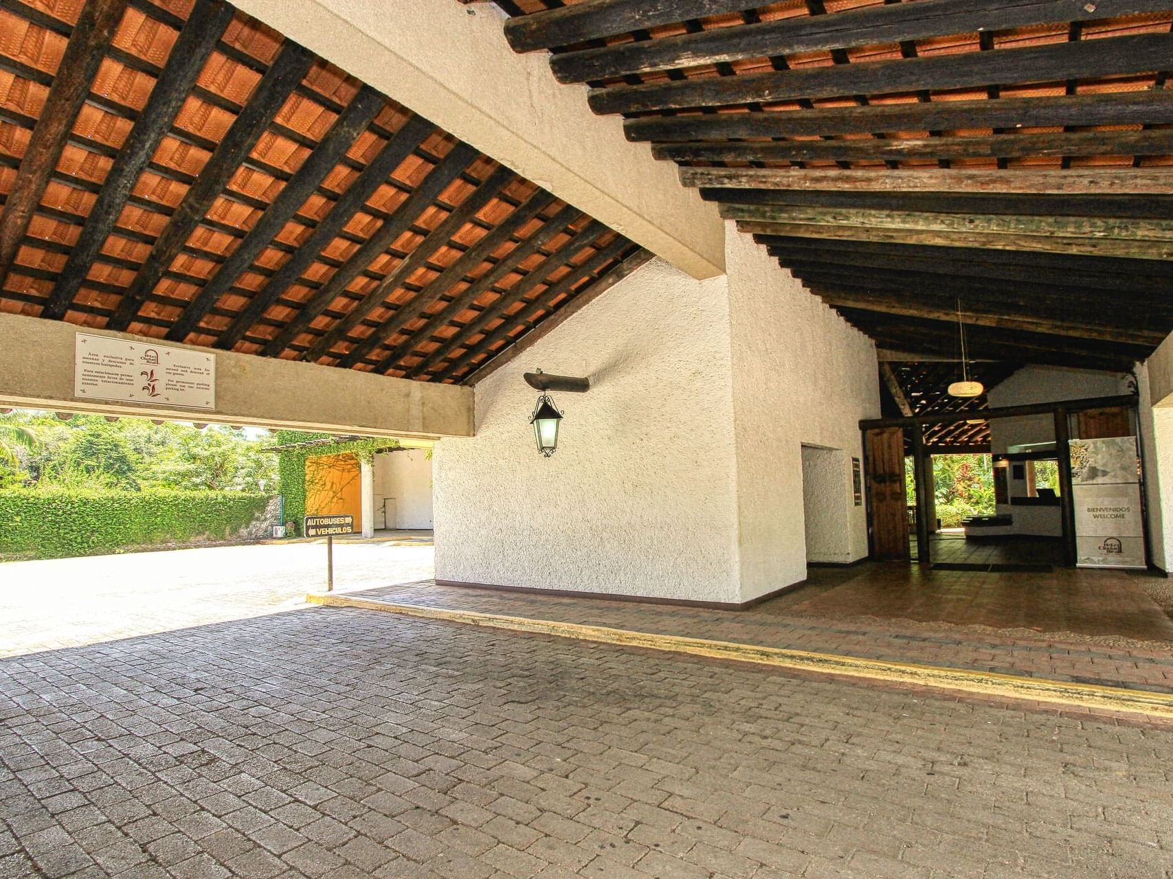 Exterior of the hotel entrance at Ciudad Real Palenque