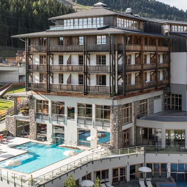 The exterior of Falkensteiner Hotel Cristall & its surroundings