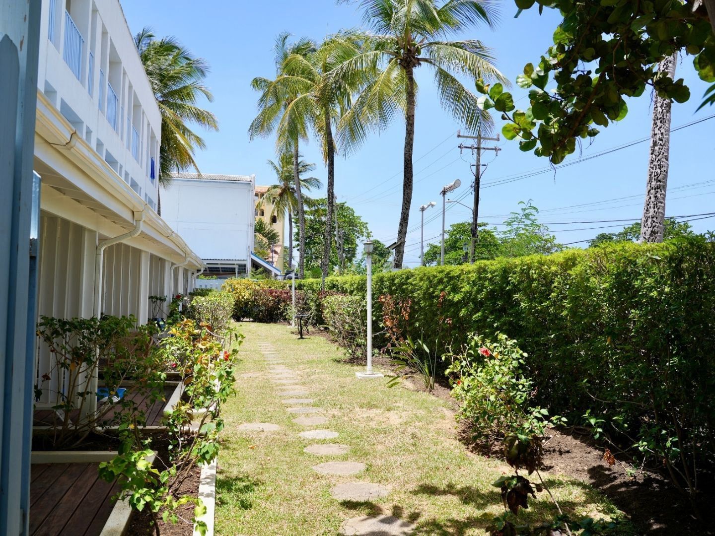 Exterior Time Out Hotel Barbados (7)