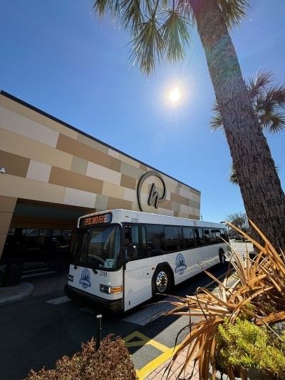 Complimentary theme park transportation offered by Rosen Inn International helps families save on their Orlando holiday vacation.