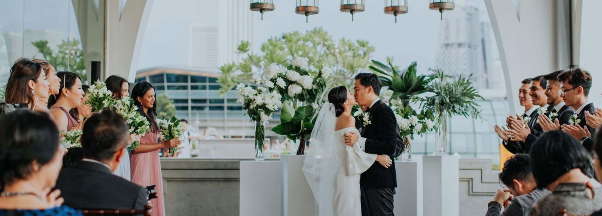 Couple kissing at their wedding in Fullerton Bay Singapore