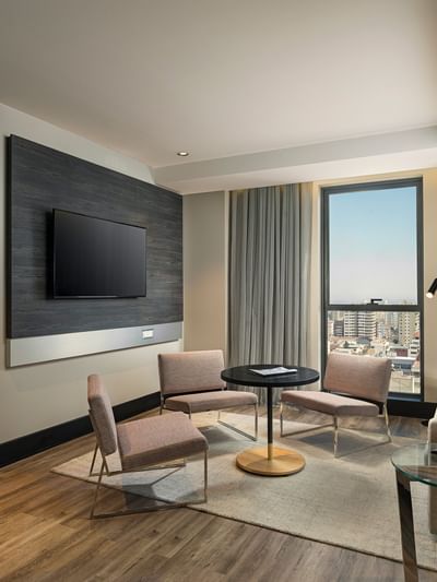 Superior Suite featuring a seating area with chairs & a table, highlighting vina del mar accommodation at Veranda Hotel
