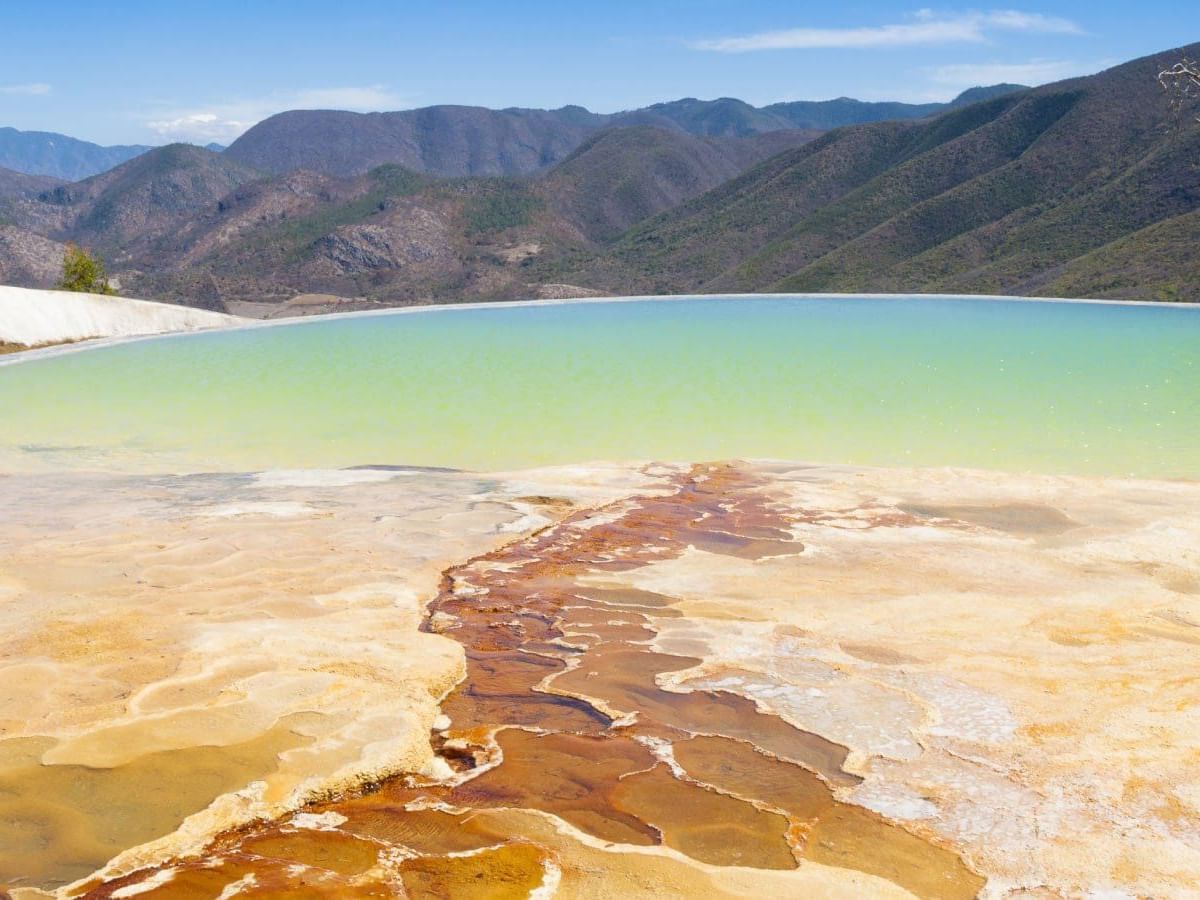 Vista aérea de Hierve el Agua cerca de Grand Fiesta Americana