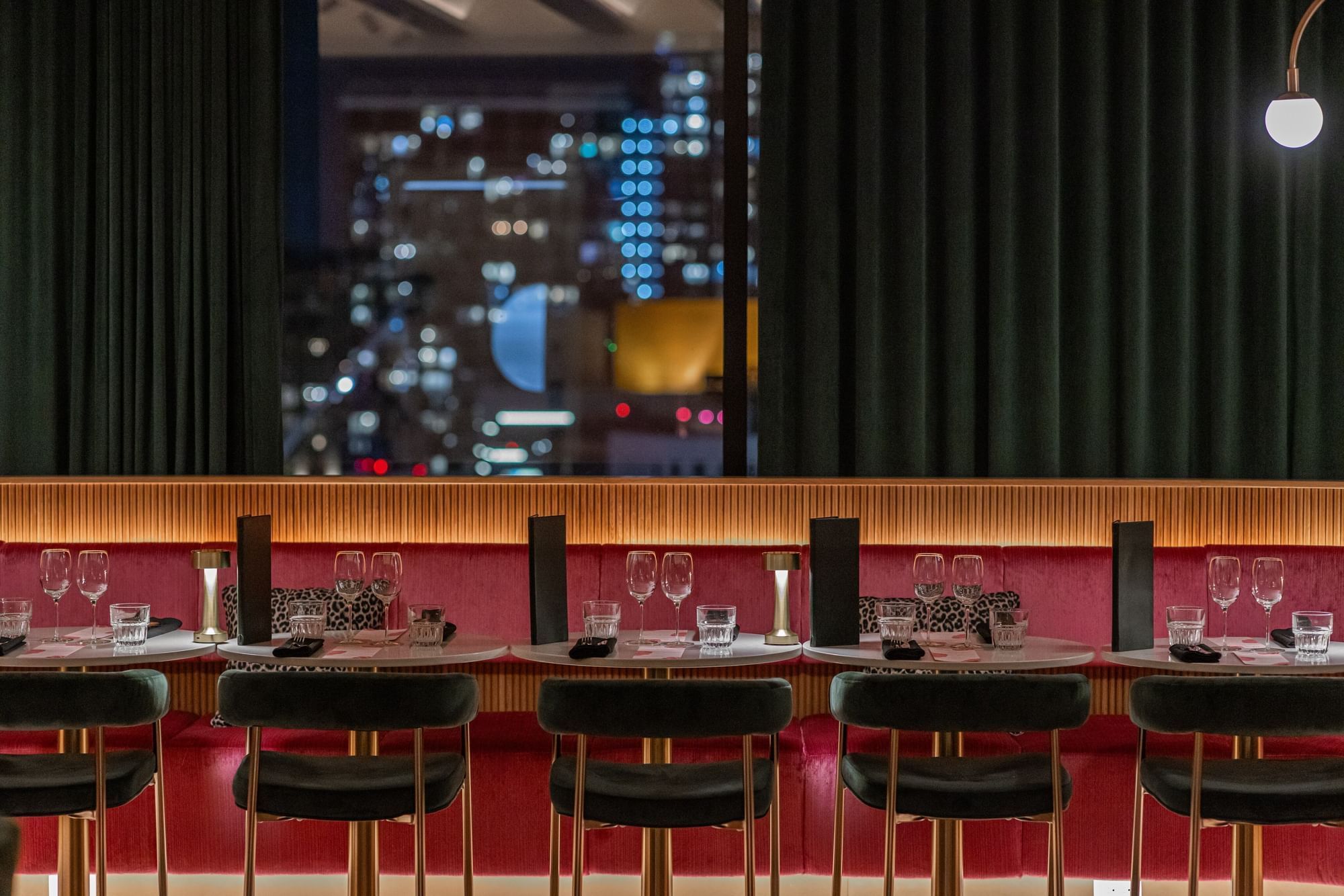 MUSE de Deuxieme Classe SURT 根岸 由香里 RHC Muze Lounge & Terrasse at HONEYROSE Hotel | Montreal