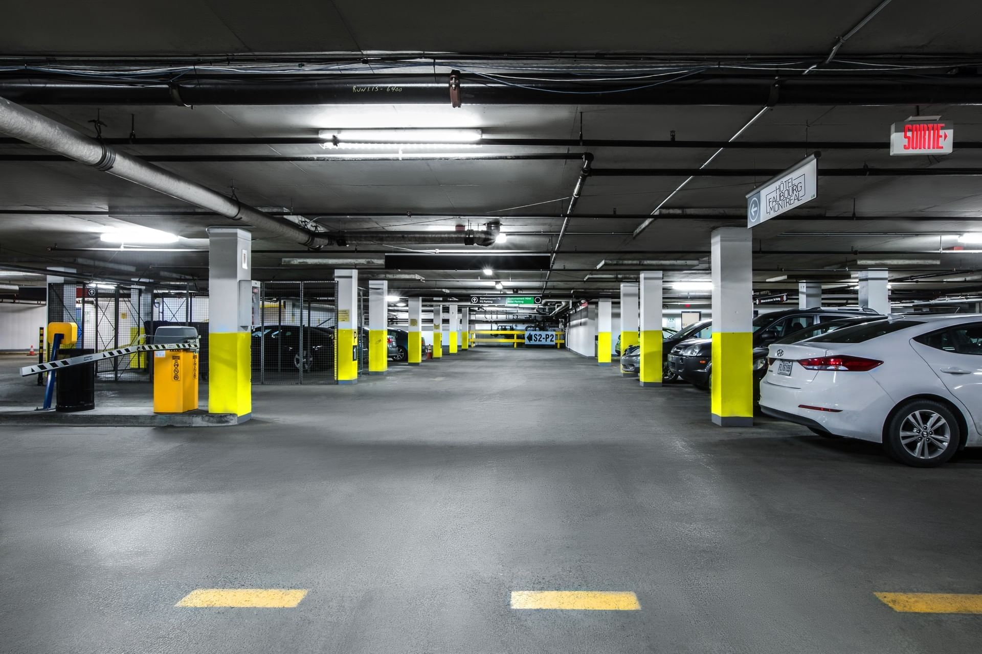 Подземная парковка. Парковка фотосток. Паркинг в отеле. 1park паркинг. Underground Garage parking.