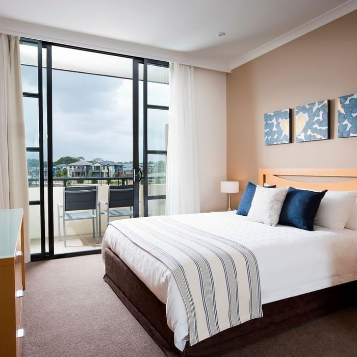 Room interior view with balcony at Mercure Kooindah Waters