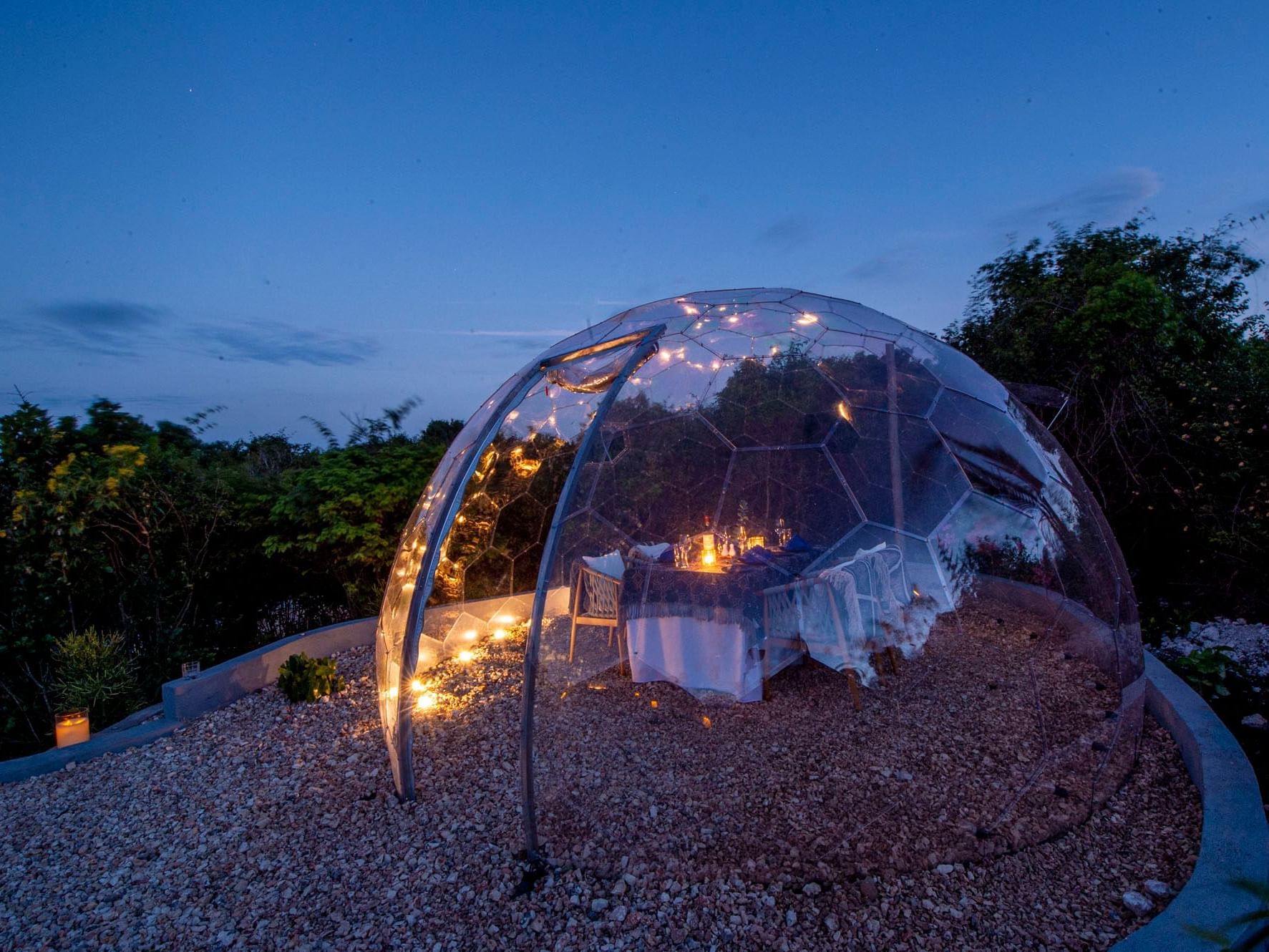 Dinner arrangement in the glass dome at SafiraBlu Luxury Resort