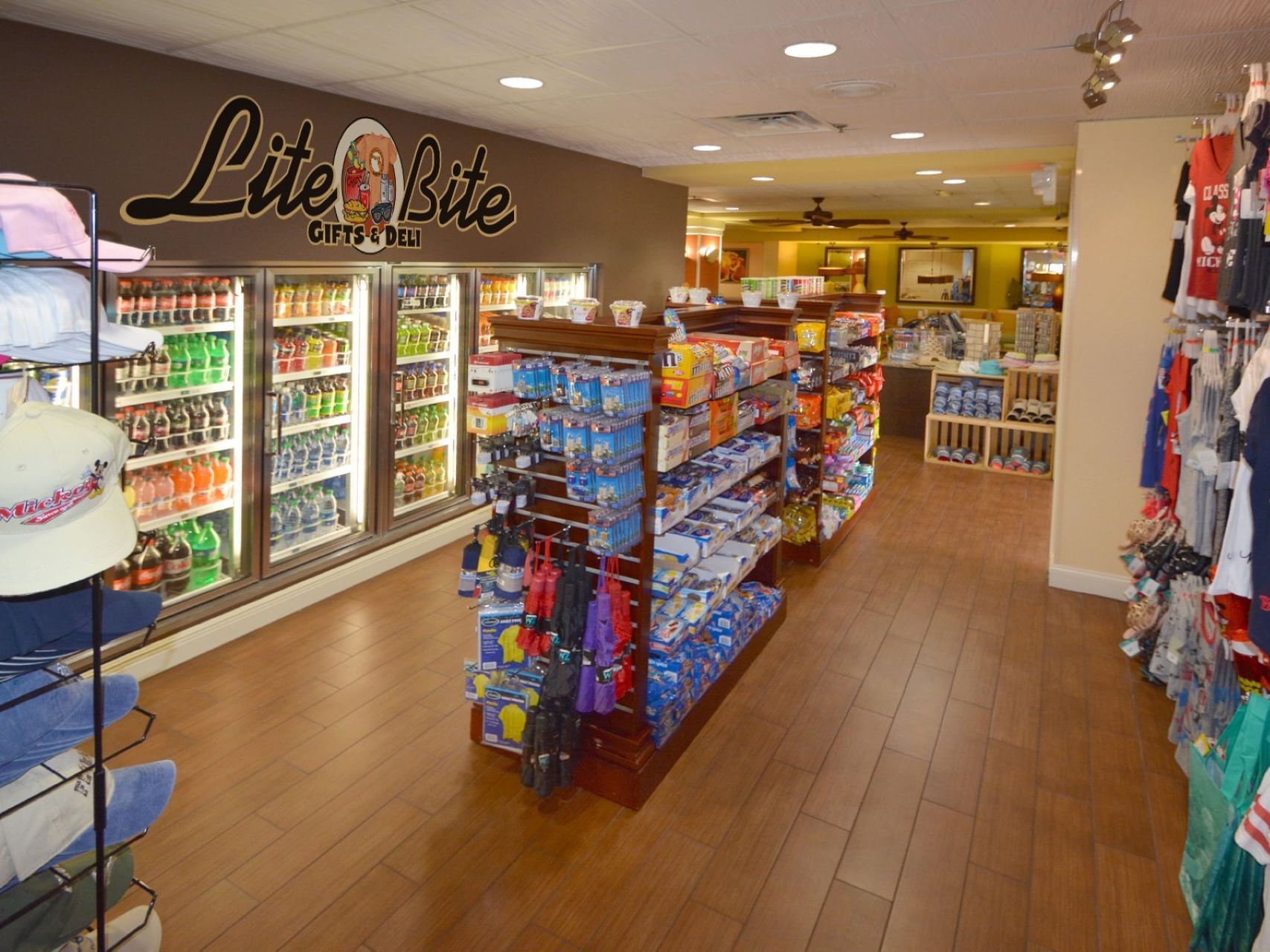 Snack area in Lite-Bite Mini-Market Deli at Rosen Inn Universal