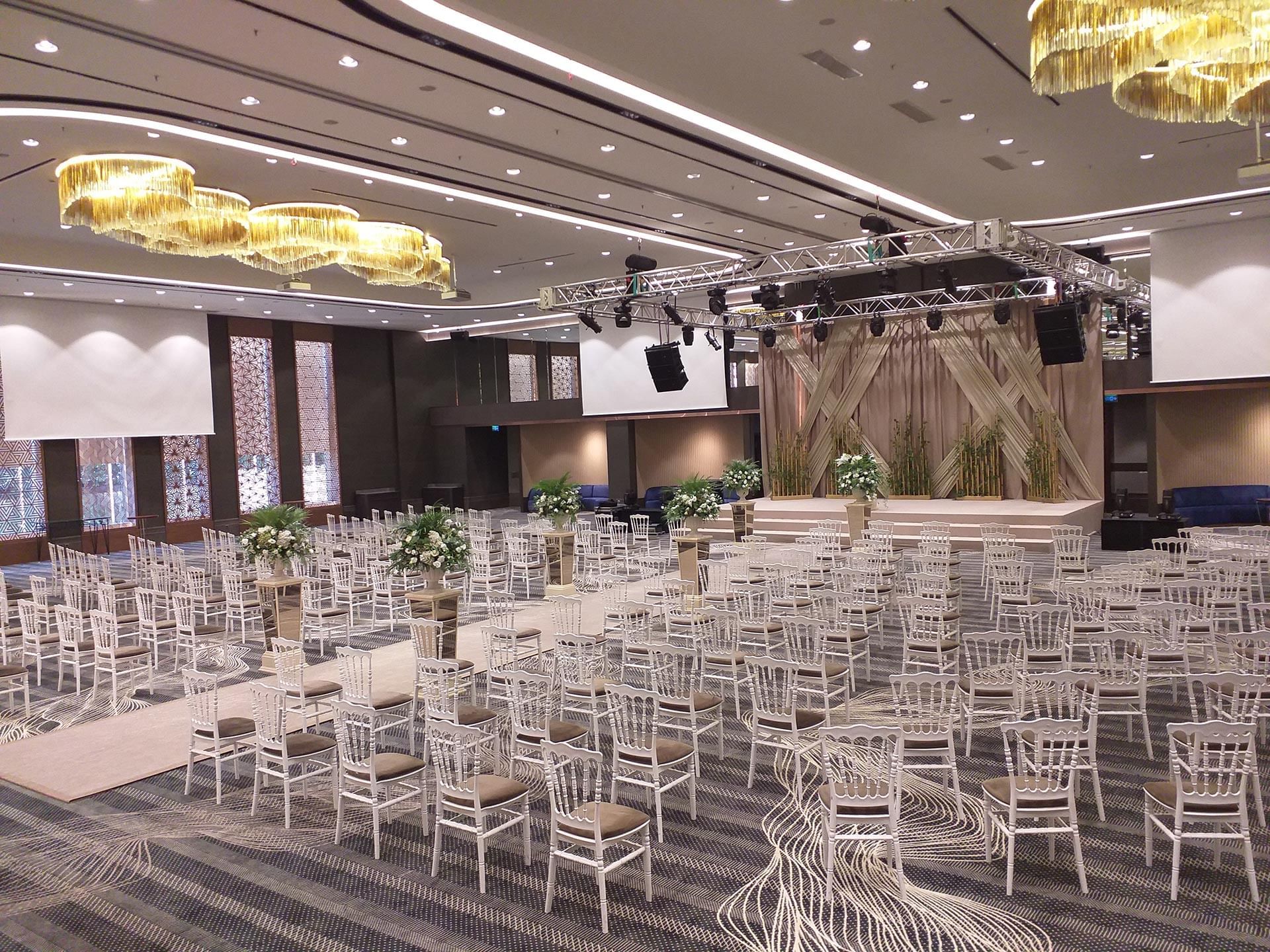 itanic Business Kartal’ın Karina salonu, düğün organizasyonları için şık bir şekilde hazırlanmıştır.