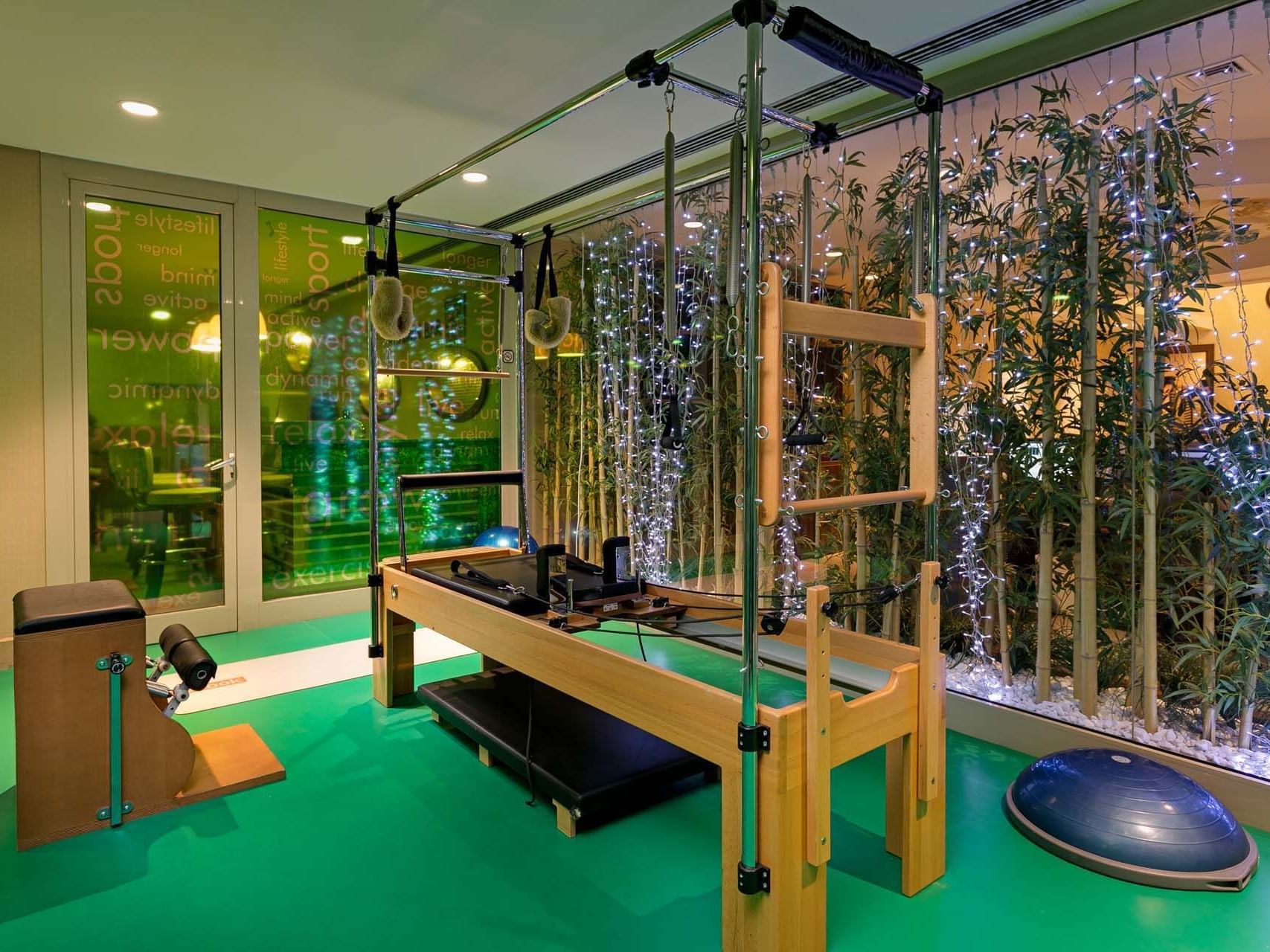 Titanic Port Bakırköy'deki Befine Fitness'ta Cadillac Reformer Pilates ile vücudunuzu şekillendirin, esnekliğinizi artırın ve sağlıklı bir yaşamın kapılarını aralayın.