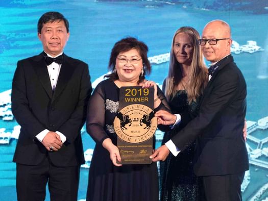 Mandy Chew was awarded with the Seven Stars President of the Year in 2019